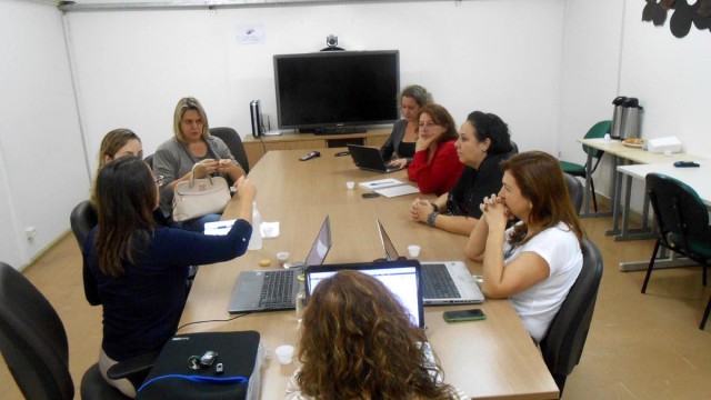 O grupo apresentou o andamento dos trabalhos.